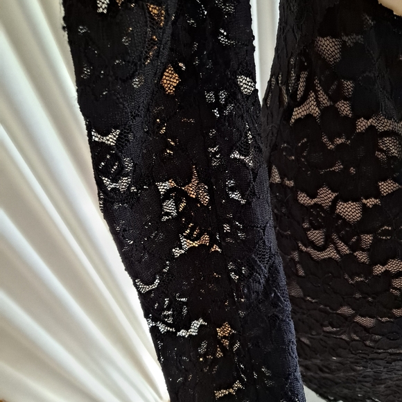 Express lace open back long sleeve LBD - Picture 5 of 5